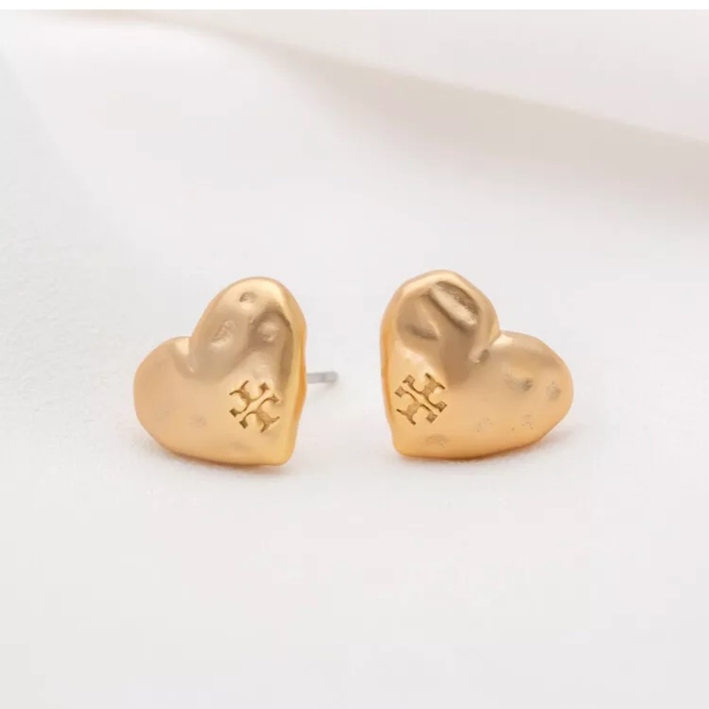 Tory Burch Hammered Heart Earrings CCO